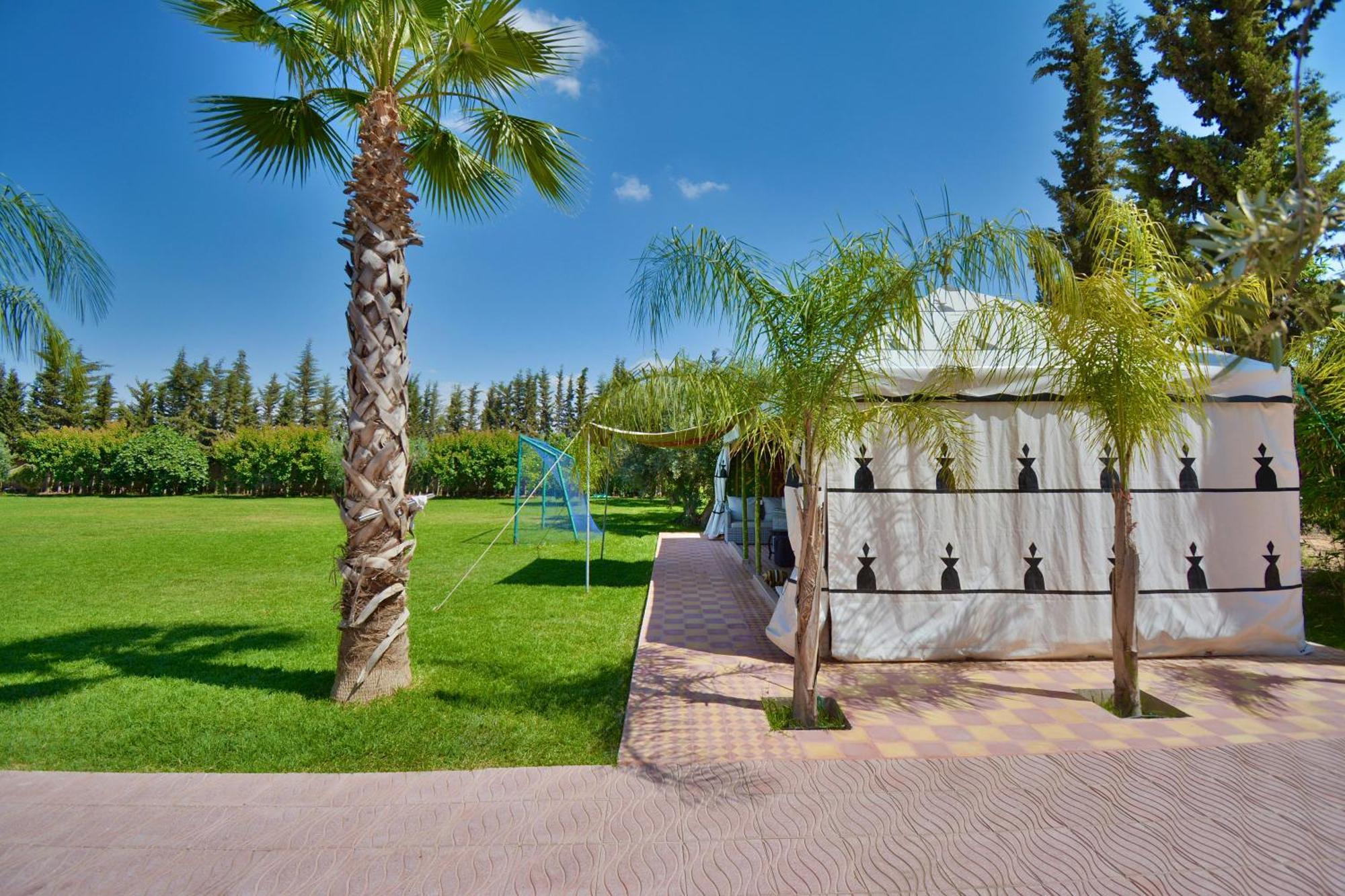 Ferme De Vacances Avec Une Grande Villa A Marrakech Marrakesh Exterior photo